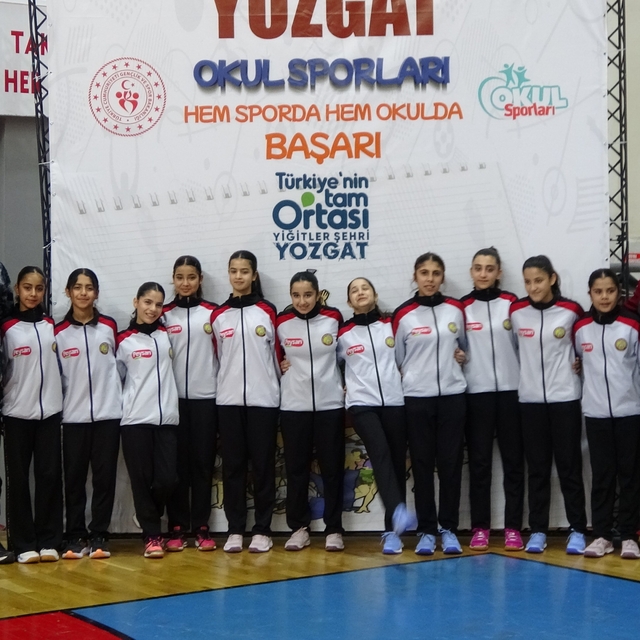 Yozgat'ta 15 ilden 224 sporcunun katılımıyla voleybol müsabakaları başladı