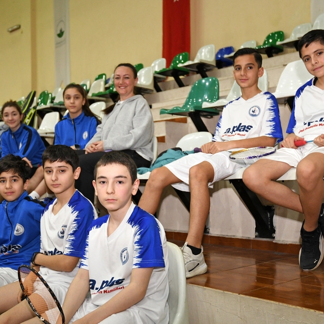 Osmangazi'de badminton heyecanı zirveye taştı
Badmintonun yıldızları Osmang...