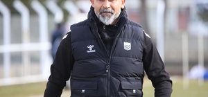 İsmet Taşdemir: "Hedef bu sene zor gibi"
Sivasspor Teknik Direktörü İsmet T...