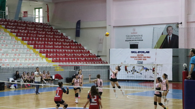 Okul Sporları Voleybol Yıldızlar yarı final müsabakaları Yozgat'ta başladı