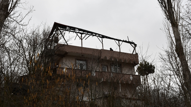 Samsun'da 2 katlı evde yangın