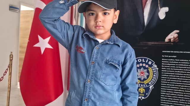 Lösemiyi yenen çocuk bir günlüğüne polis oldu