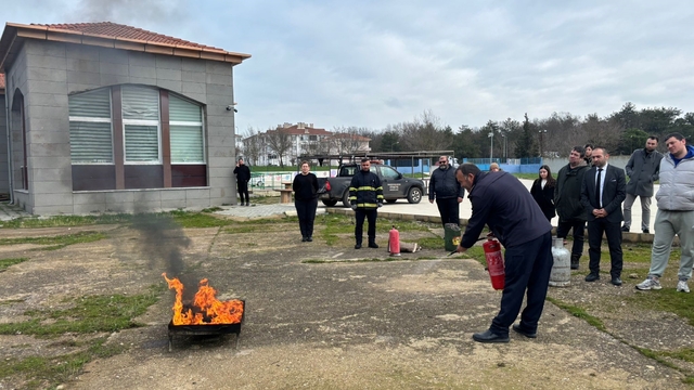 Babaeski Gençlik ve Spor Müdürlüğü personeline yangın söndürme eğitimi