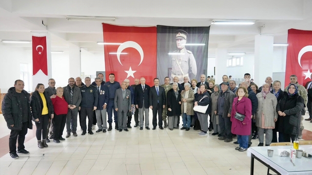 Burhaniye'de Kaymakam Atilla Şehit aileleri ve gaziler onuruna verilen yemeğe katıldı