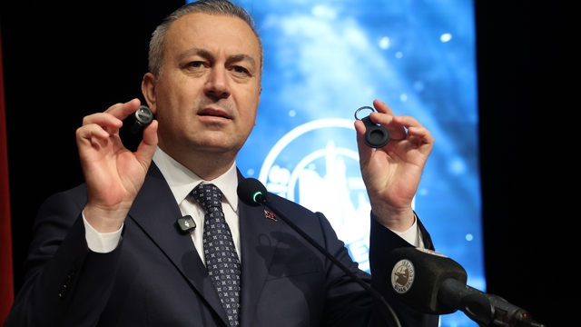 Sivas'ta özel gereksinimli 100 çocuğun ailesine akıllı takip cihazı verildi