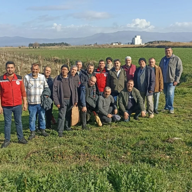 Salihli'de üreticilere budama ve gübreleme eğitimi