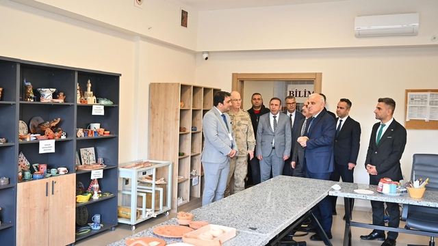 Diyarbakır Valisi Zorluoğlu Yeşilay Rehabilitasyon Merkezini ziyaret etti