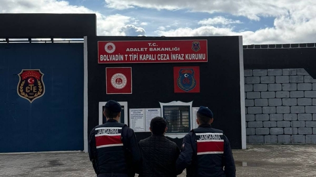 Hırsızlık suçundan aranan şahsı jandarma yakaladı