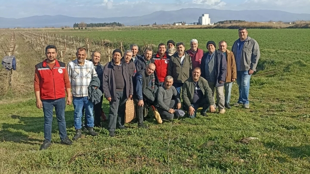 Salihli'de üreticilere budama ve gübreleme eğitimi
