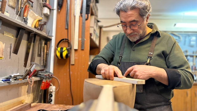 Van'da el emeğiyle üretilen bağlamalar birçok ülkeye gönderiliyor