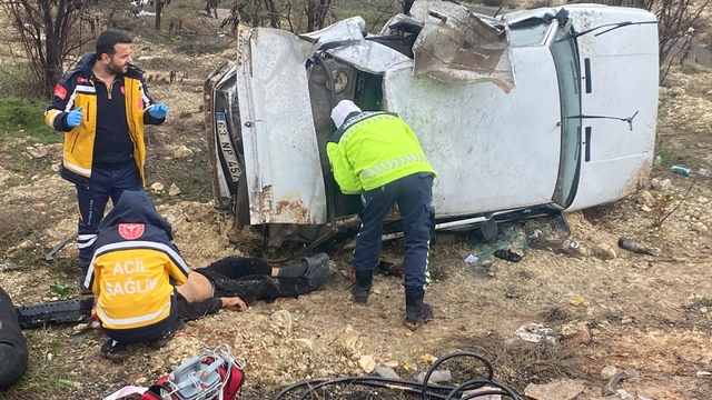 Gaziantep'te şarampole devrilen otomobilde 1 kişi öldü, 1 kişi yaralandı