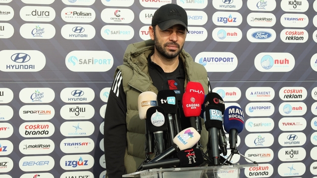 Selçuk İnan: "3 maçı aynı oyuncularla oynayamazdık. Stratejimizi ona göre belirledik"
Kocaelispor Teknik Direktörü Selçuk İnan:
"Gaziantep'in güçlü ve zayıf yönlerini çalışacağız"
"Kocaelispor taraftarı bizi hep mahcup ediyor"
"Fatih Terim 'Maçına geleceğim' dediğinde mutlu oldum"