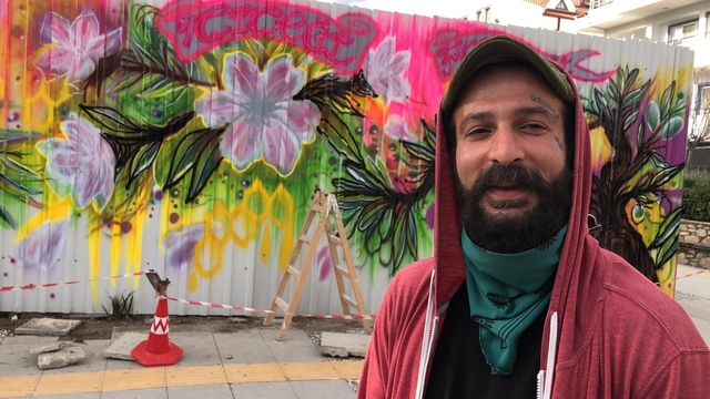 Datça'da yapımı süren okulun duvarları Badem Çiçeği Festivali'ne hazırlandı