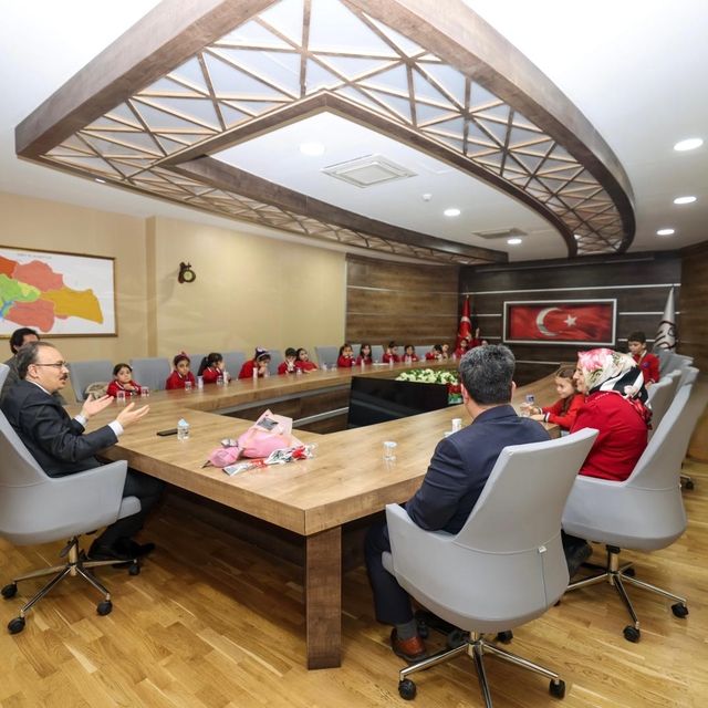 Siirt Valisi Kızılkaya, ilkokul öğrencilerini ağırladı