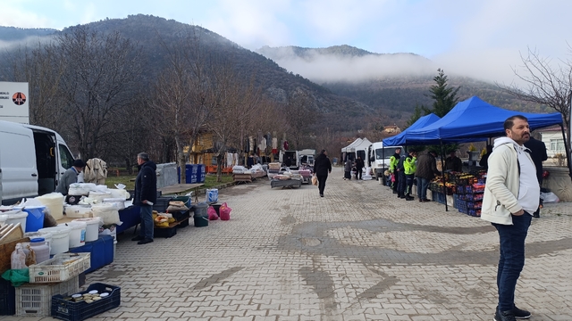 Laçin'de yaklaşık 5 yıldır kapalı olan pazar yeniden açıldı