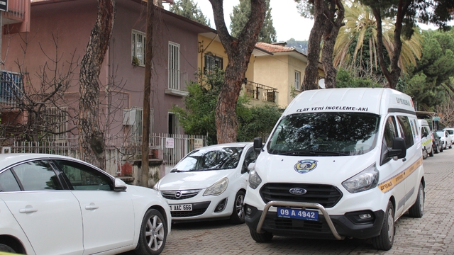 Bıçaklanarak öldürülen yaşlı çiftin evinde incelemeler sürüyor