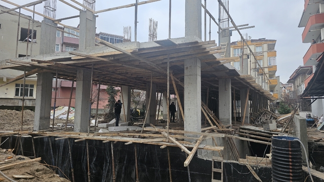 İnşaattan düşen işçi yaralandı