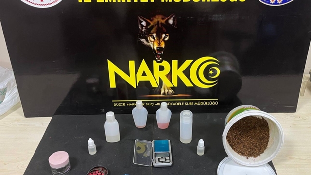 Yoğurt kovasından uyuşturucu çıktı
Düzce'de uyuşturucu operasyonunda 1 kişi tutuklandı