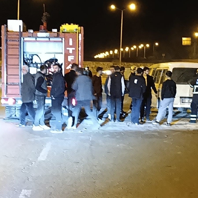 Batman'da seyir halindeki hafif ticari araçta yangın çıktı