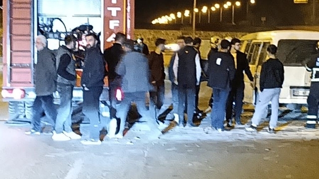 Batman'da seyir halindeki hafif ticari araçta yangın çıktı