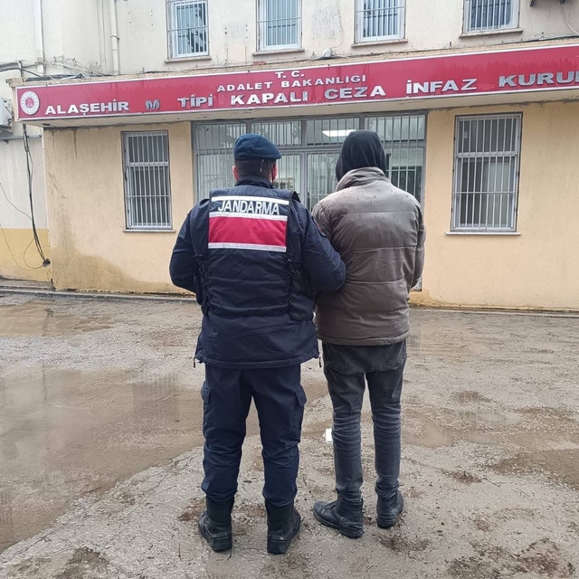 Jandarma uyuşturucu tacirlerine göz açtırmıyor