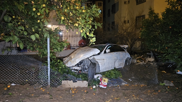 Lastiği patlayan otomobil, şarampole yuvarlandı; 1 ölü, 1 yaralı