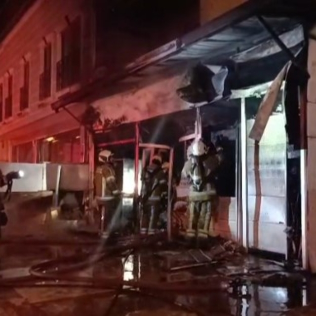 Sabah saatlerinde yangın çıkan dükkan kullanılamaz hale geldi
