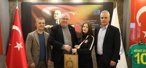 Edremit'in gururu Ecrin Yanıt'tan bir Türkiye Şampiyonluğu daha
Edremitli M...