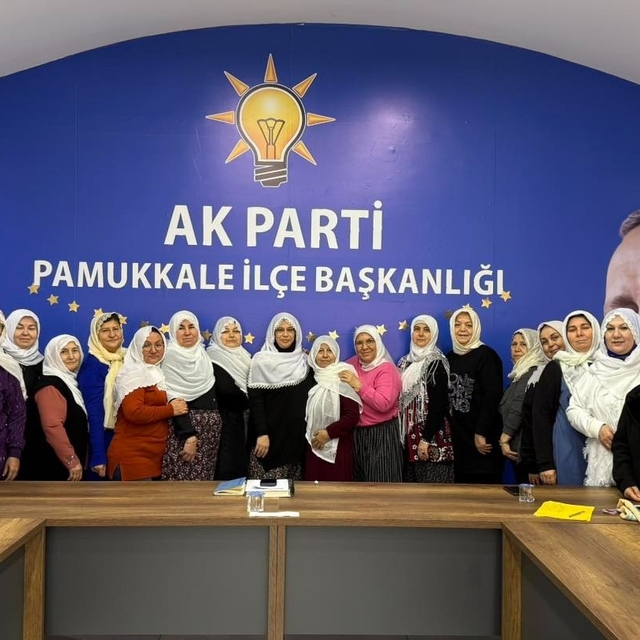 AK Partili kadınlardan Başkan Zeynep Güneş'e şalvarlı destek