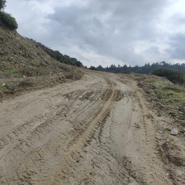 Toprak kayması nedeniyle okula gidemeyen öğrencilerin yolu açıldı
