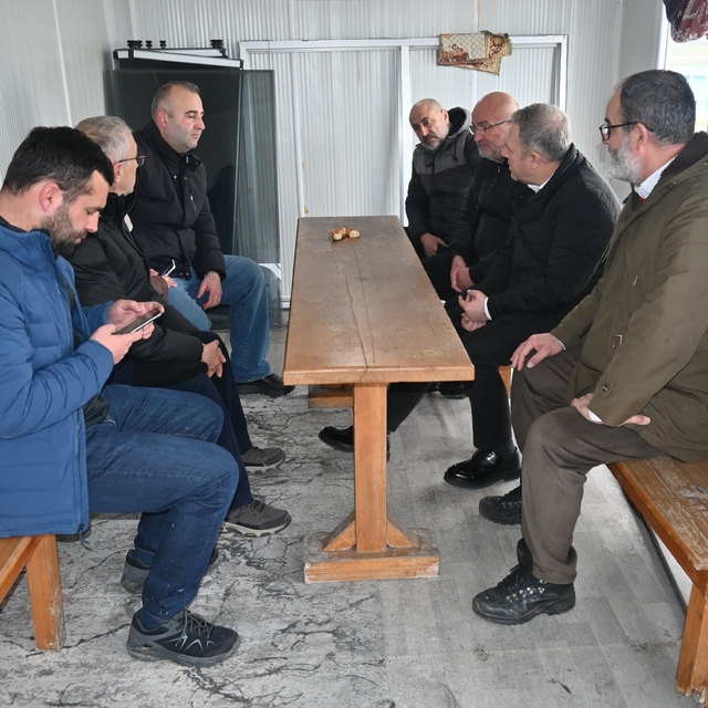 KTSO Başkanı Ilık, yangında zarar gören işletmeyi ziyaret etti