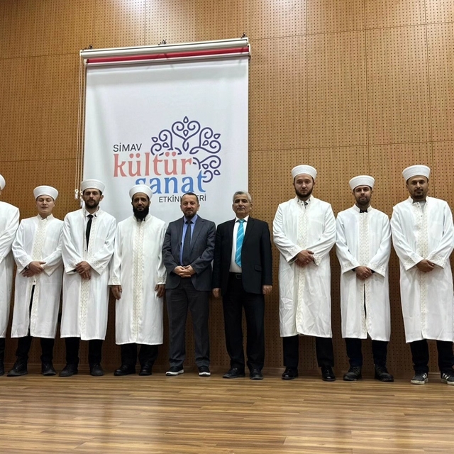 Simav'da yeni din görevlilerine cübbe ve sarık giydirildi