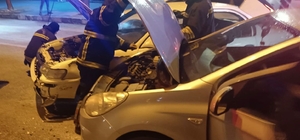 Erzincan'da 2 otomobil çarpıştı