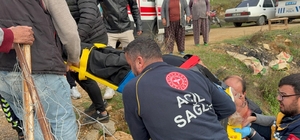 Antalya'da motosiklet uçuruma yuvarlandı: 2 yaralı