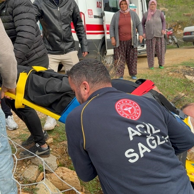 Antalya'da motosiklet uçuruma yuvarlandı: 2 yaralı