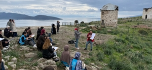 Menteşe'nin gönüllü gençlerinden Bodrum'da sanat çıkartması