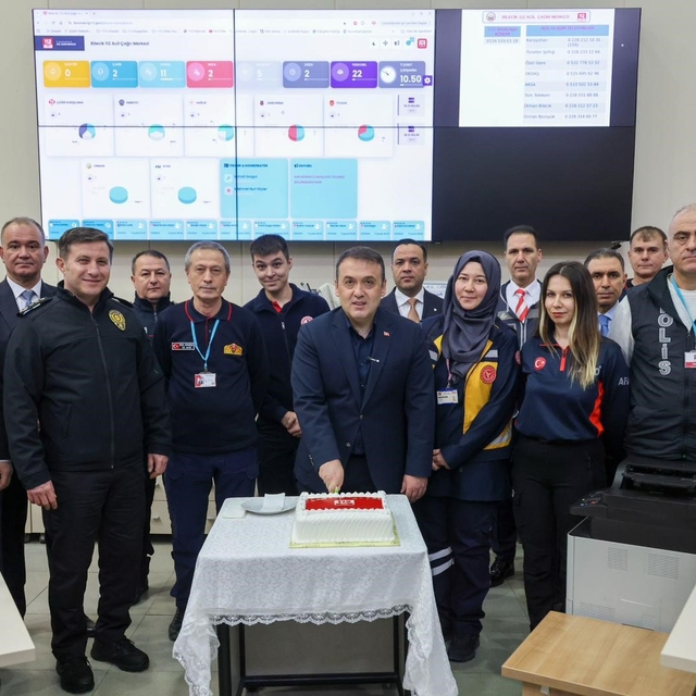 Vali Sözer 112 Acil Çağrı Merkezi'nde incelemelerde bulundu