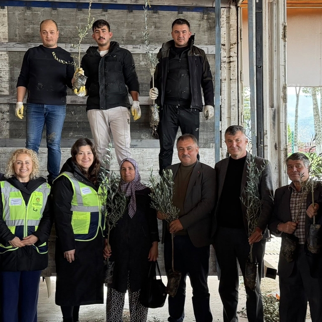 Beyağaç'ta kırsal kalkınmayı destek amacıyla zeytin fidanı dağıtımı gerçekl...