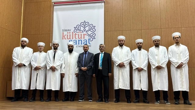 Simav'da yeni din görevlilerine cübbe ve sarık giydirildi