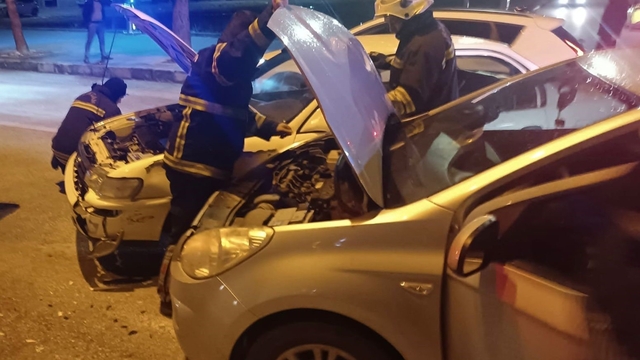 Erzincan'da 2 otomobil çarpıştı