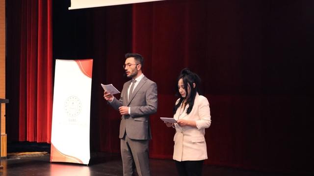 "Okul Dışı Öğrenme Ortamları Platformu" Sivas'ta tanıtıldı
Türkiye Yüzyılı Maarif Modeli vizyonuna uyumlu olarak hayata geçirilen  "Okul Dışı Öğrenme Ortamları Platformu" Sivas'ta tanıtıldı.