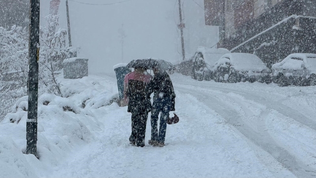 Hakkâri'de kar 20 köy ve 38 mezra yolu ulaşıma kapandı