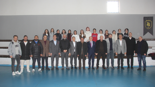 Zara'da iş insanlarından sporculara destek