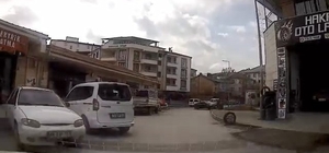 Elazığ'da kaza ucuz atlatıldı: Saniyelerle ölümden döndü