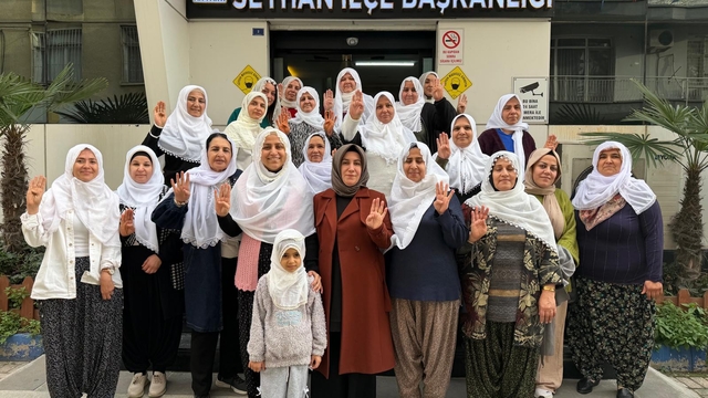 AK Parti Seyhan Kadın Kolları'ndan Mihalgazi Belediye Başkanı Güneş'e destek