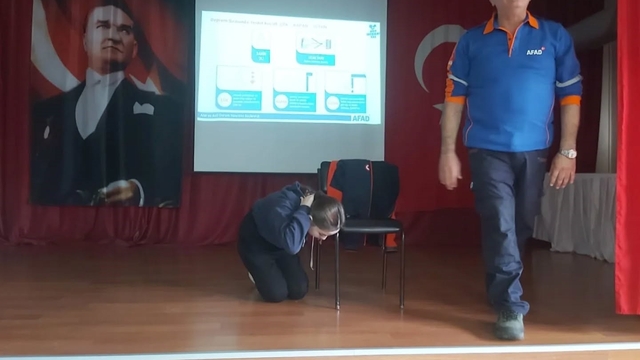 Öğrencilere afet bilinci aşılandı, tahliye tatbikatı yapıldı