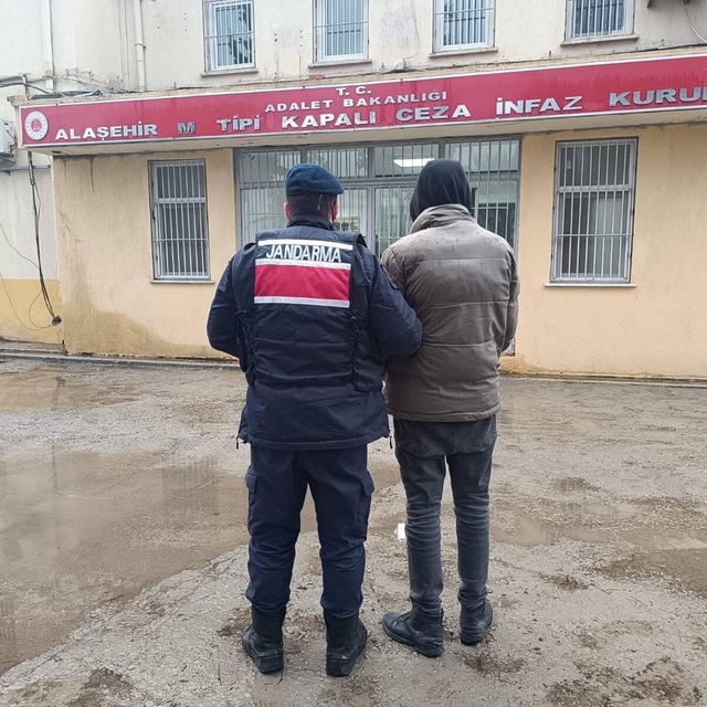 Evinden 1453 sentetik hapla yakalanan şüpheli tutuklandı