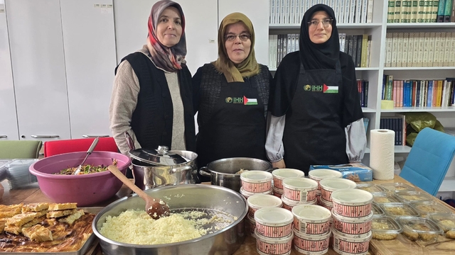 İHH Sivas Şubesince yetim ve ihtiyaç sahibi çocuklar için yemek programı düzenledi