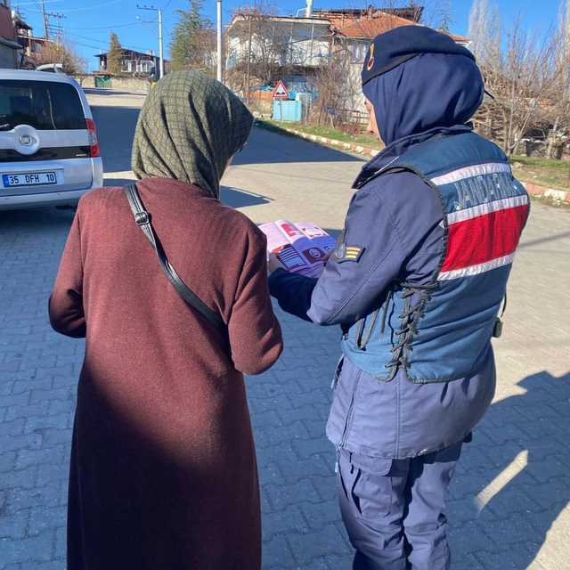 Jandarmanın kadına şiddetle mücadele etkinlikleri sürüyor