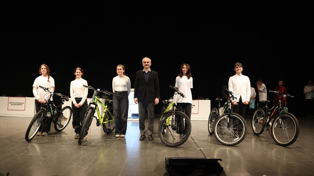 Çayırova'da bilgi evleri öğrencileri yarıştı